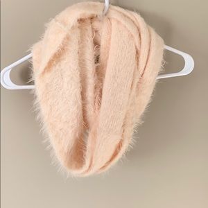 ✨3 for 15✨ Light pink fuzzy scarf